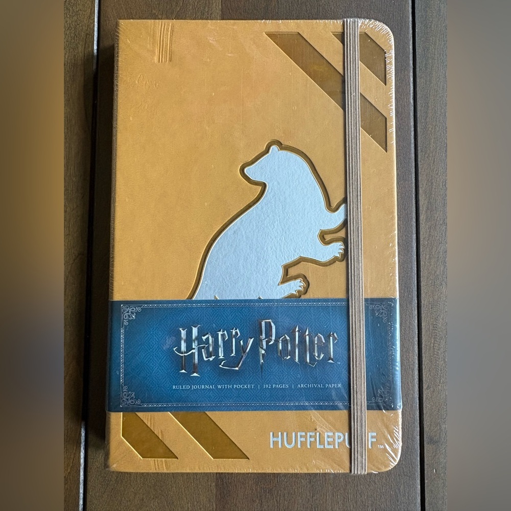 Harry Potter: Hufflepuff Ruled Pocket Journal